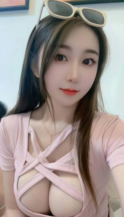 性感大白胸妹子