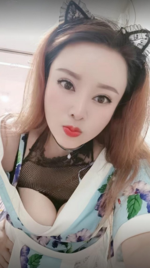 光谷小冉天花板式服WU
