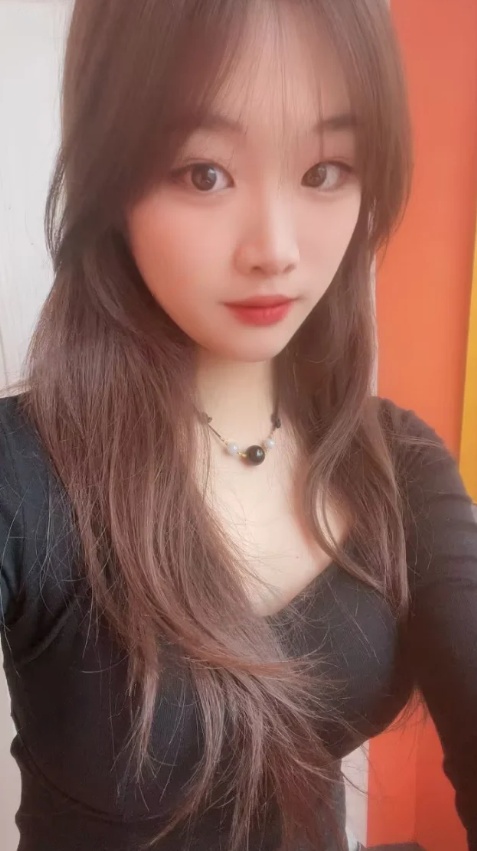 天河大学生小曦月