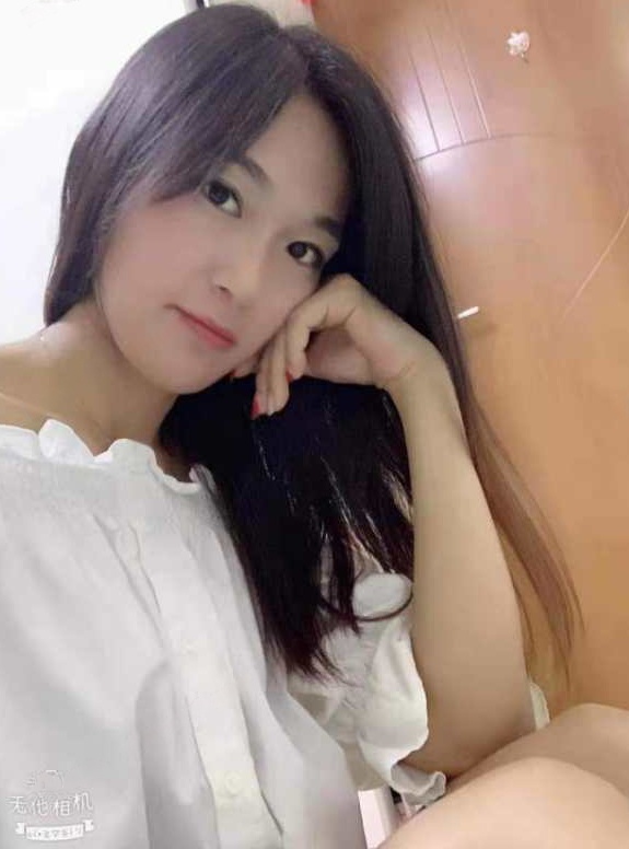 美丽大方高挑的小姐姐