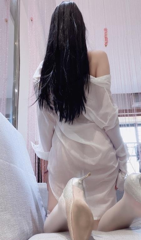 云龙大长腿小姐姐