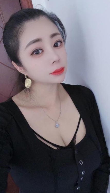 大胸后花园金莲