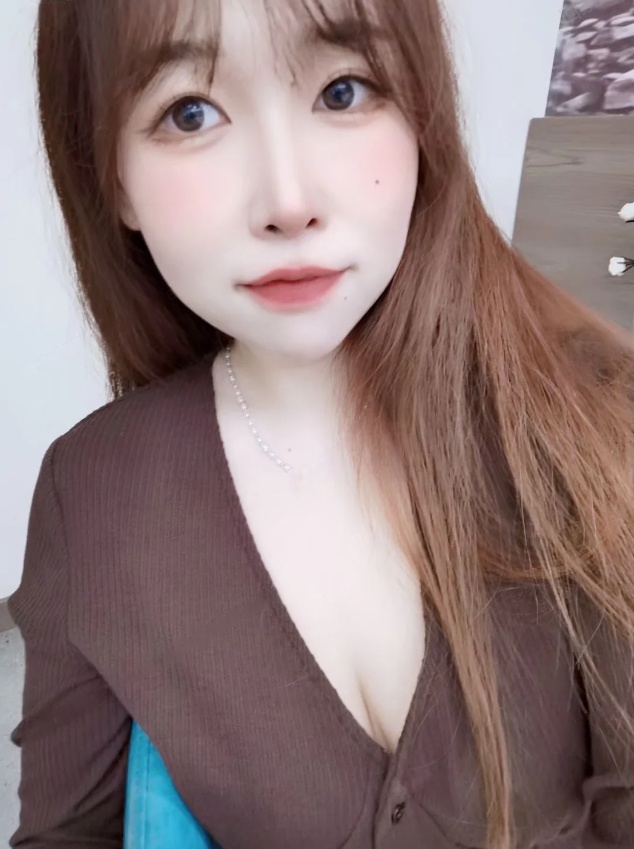 龙首圣龙广场微胖姐姐