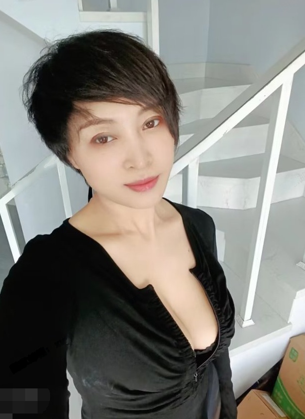 大胸泻火少妇
