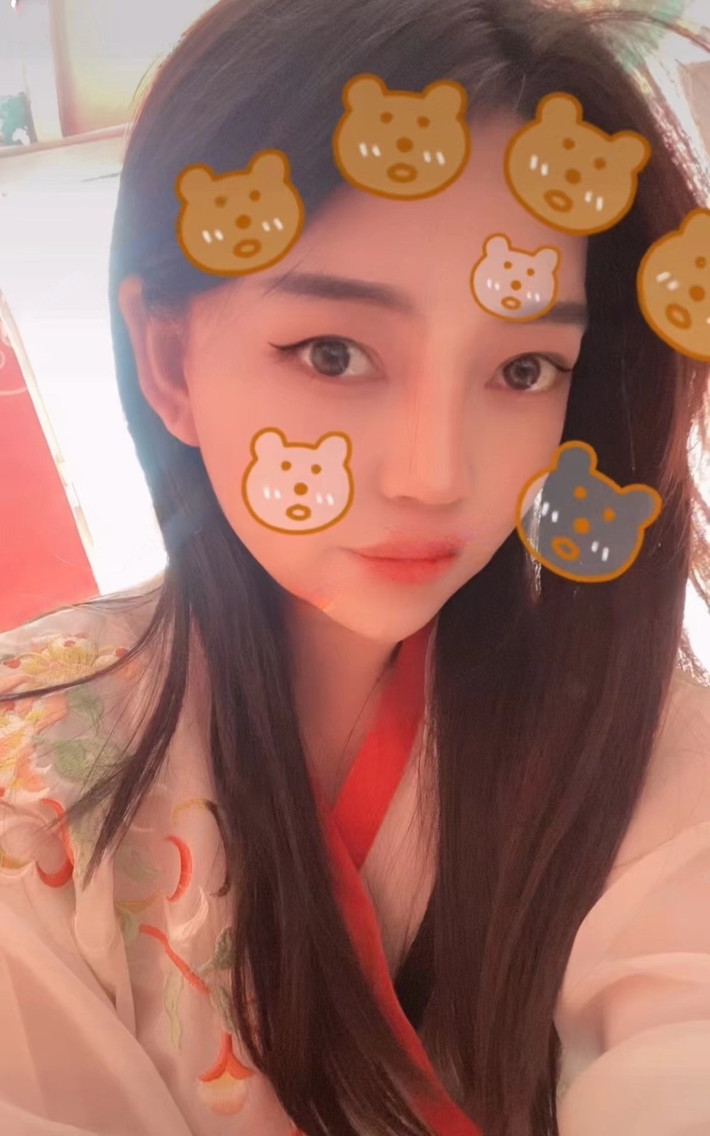 年轻漂亮的小姐姐