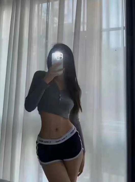 瑜伽老师小腰精