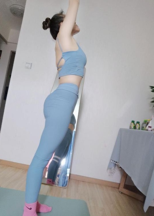 身材不错的风骚妹子