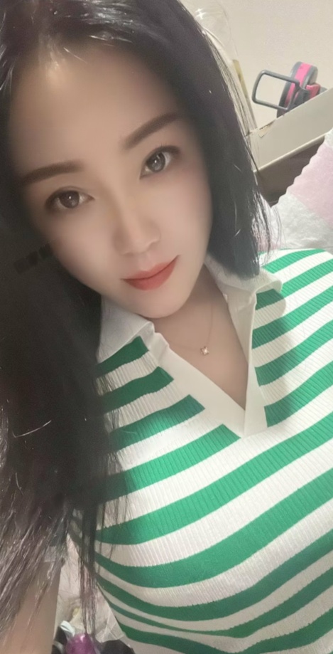 漂亮年轻球球