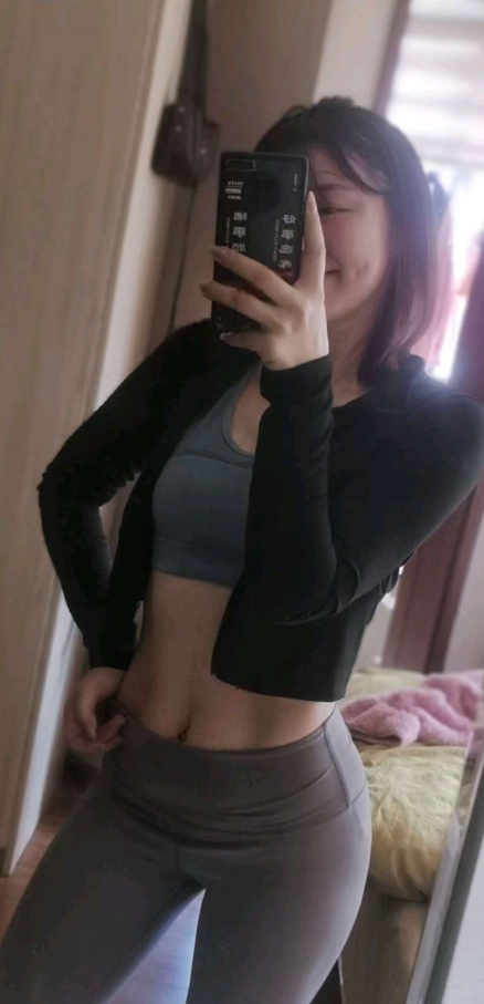 兼职年轻粉嫩妹子