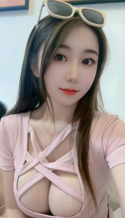 体验白嫩大波舒欣