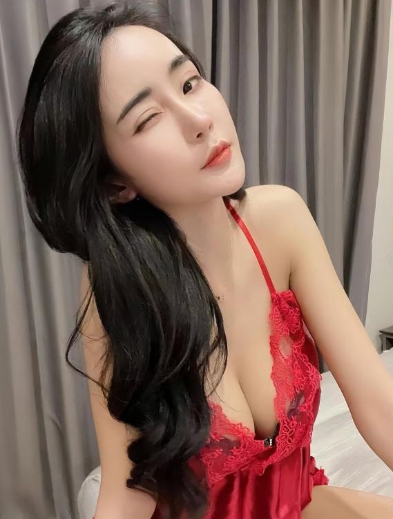美乳小骚女玲儿
