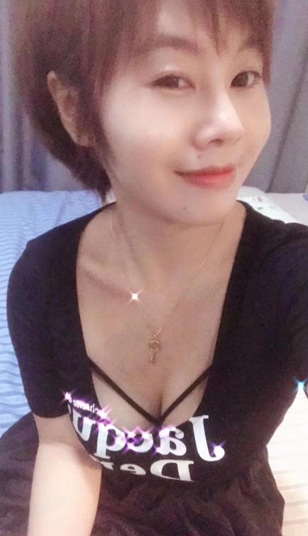 江宁短发美女雪舞