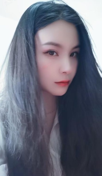 汉口火车站娇小妹子