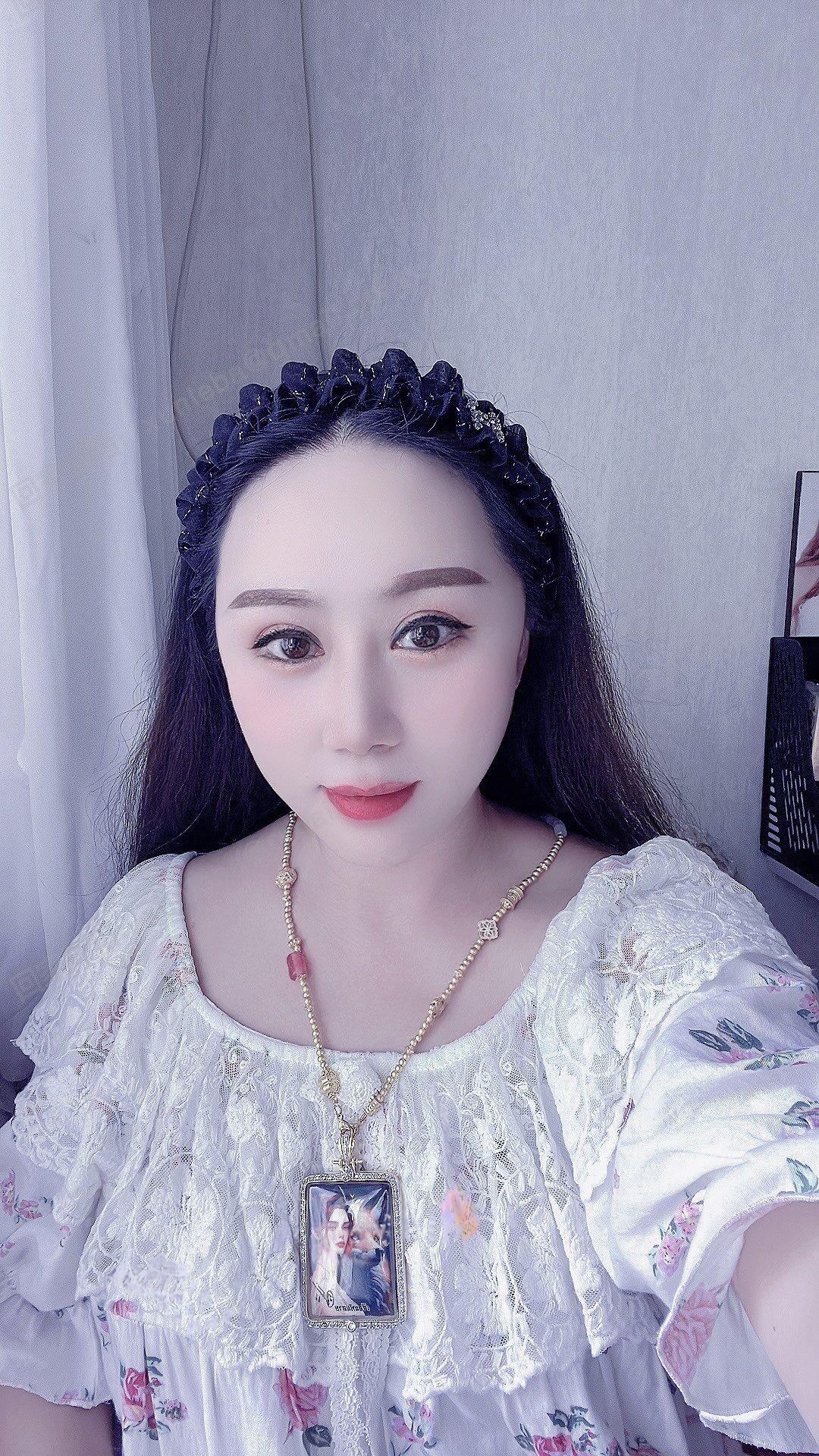 南站女仆装少妇