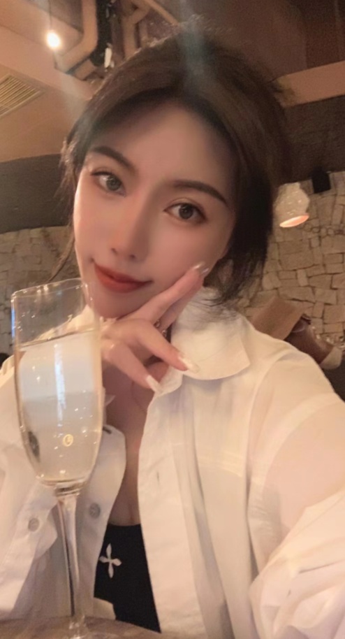 静安小麦色大胸台妹