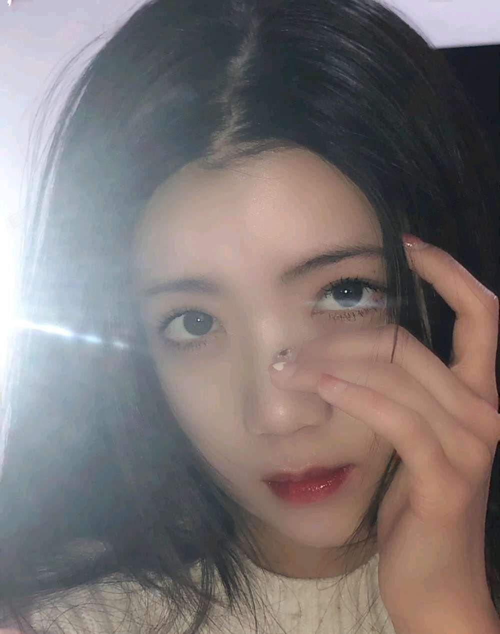 细腰长腿美女