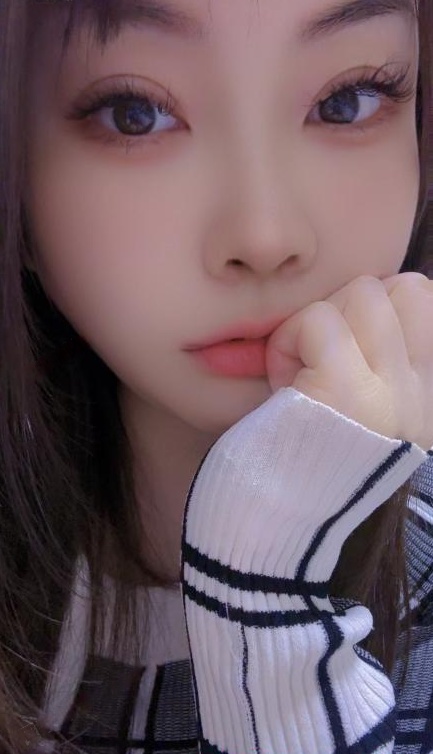 大胸小姐姐
