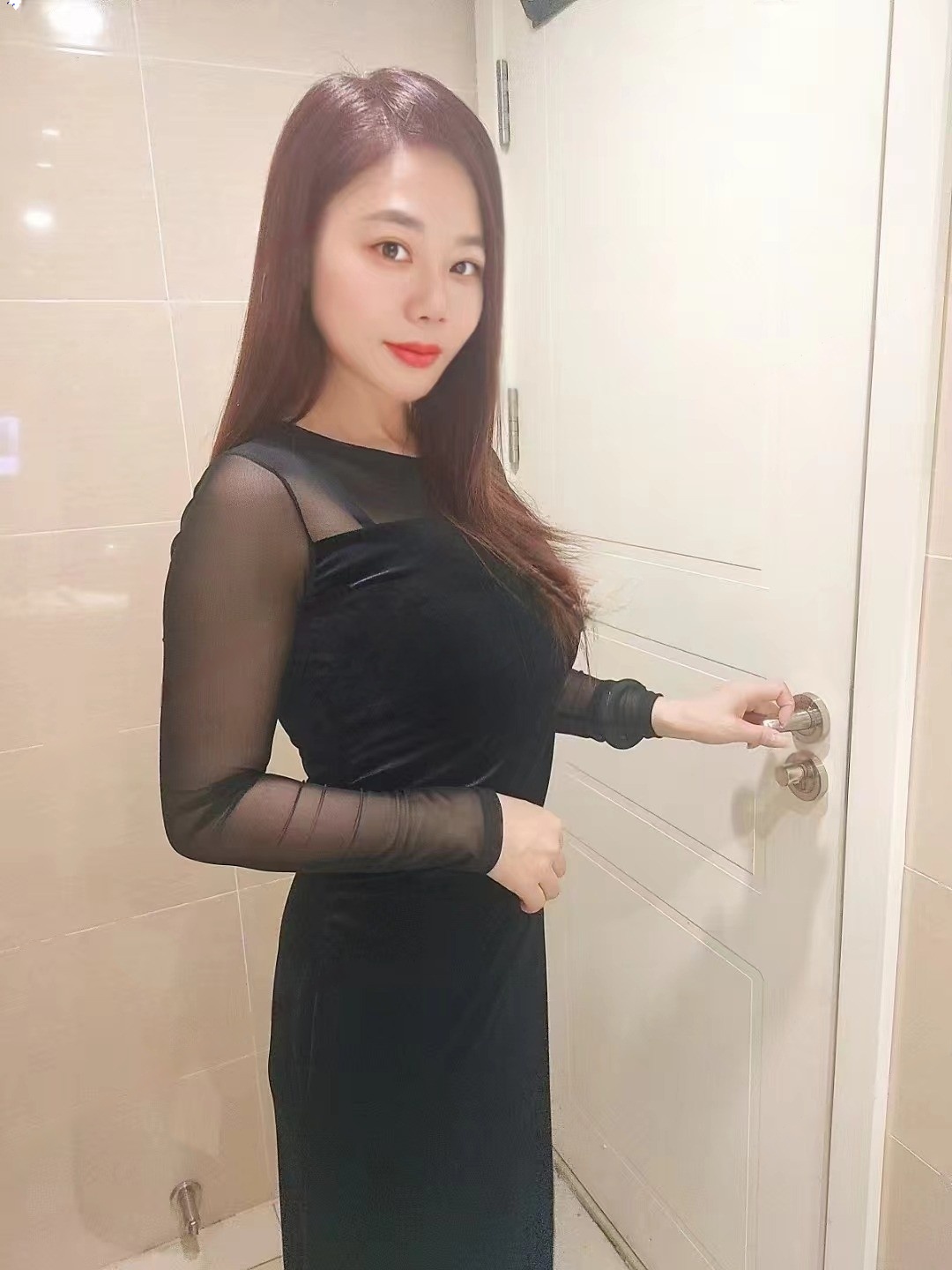 出差验证年轻大胸妹子