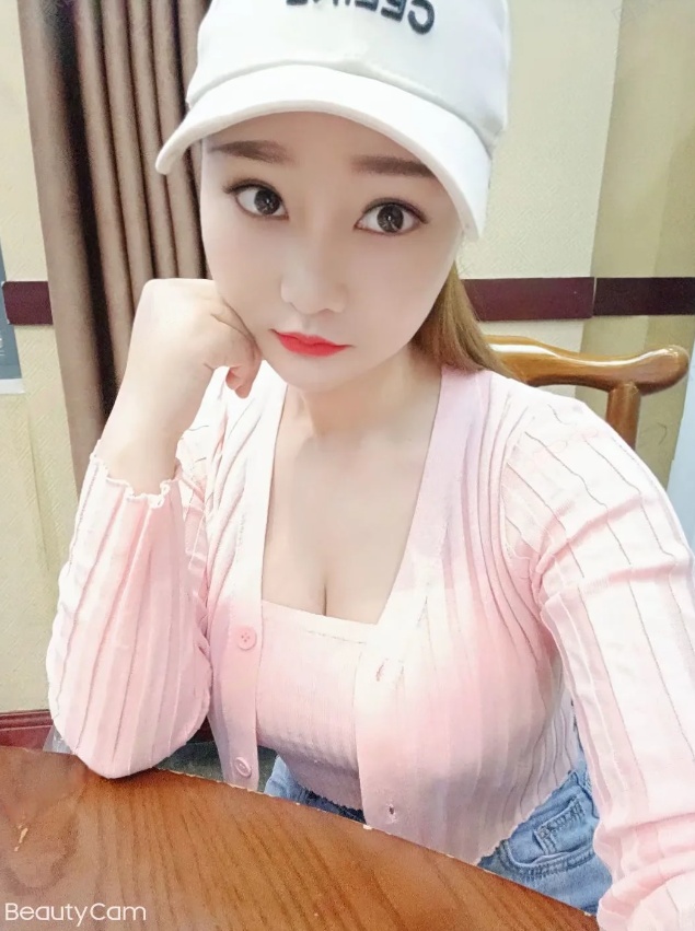 肥臀蜜桃巨乳妹子