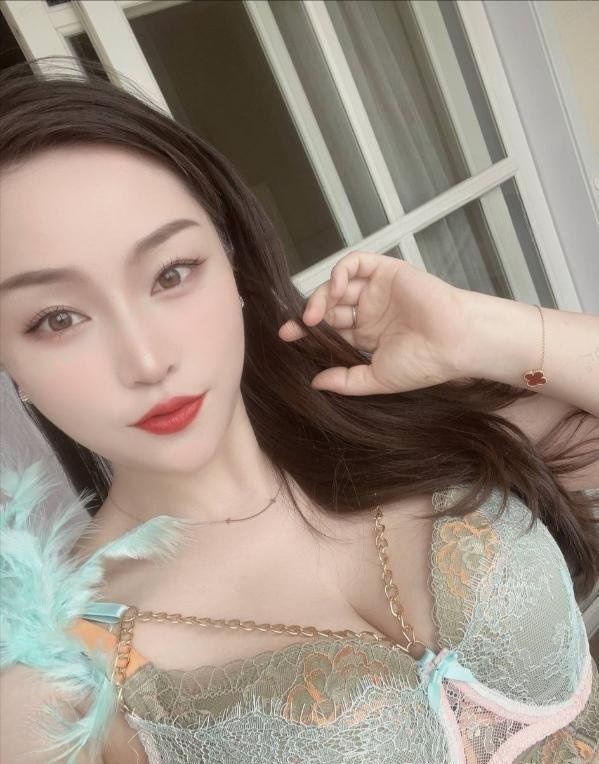佛山居家巨乳少妇