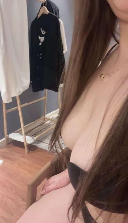 一字马大奶少妇