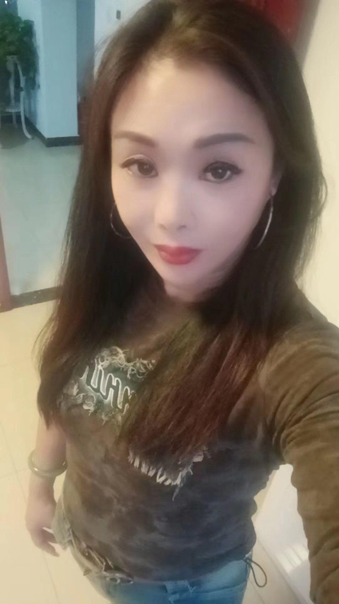 大胸OL黑丝少妇