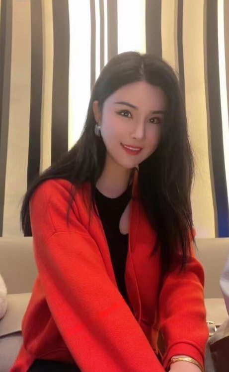 马达丰臀模特月亮