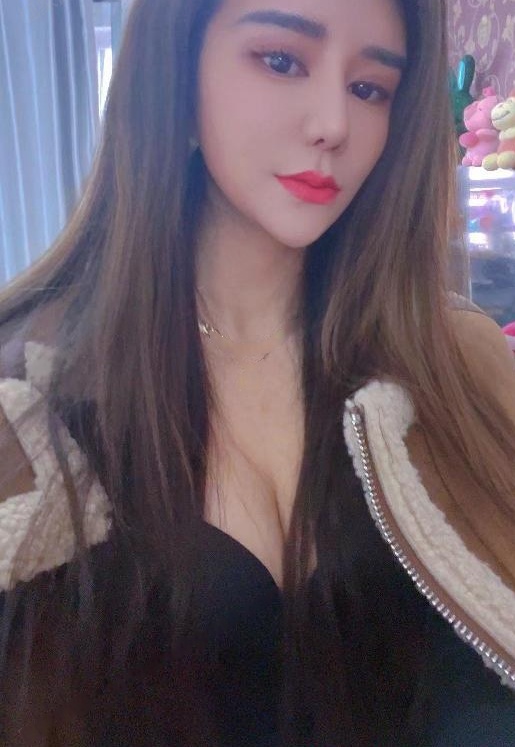 建邺蜂腰大屁股美女