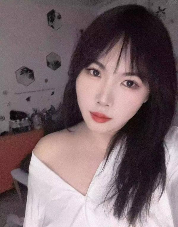 翘臀丰满型小姐姐