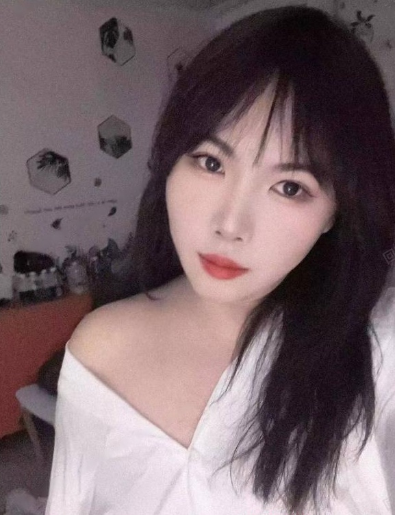 翘臀丰满型小姐姐