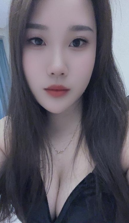 大胸的邻家小妹