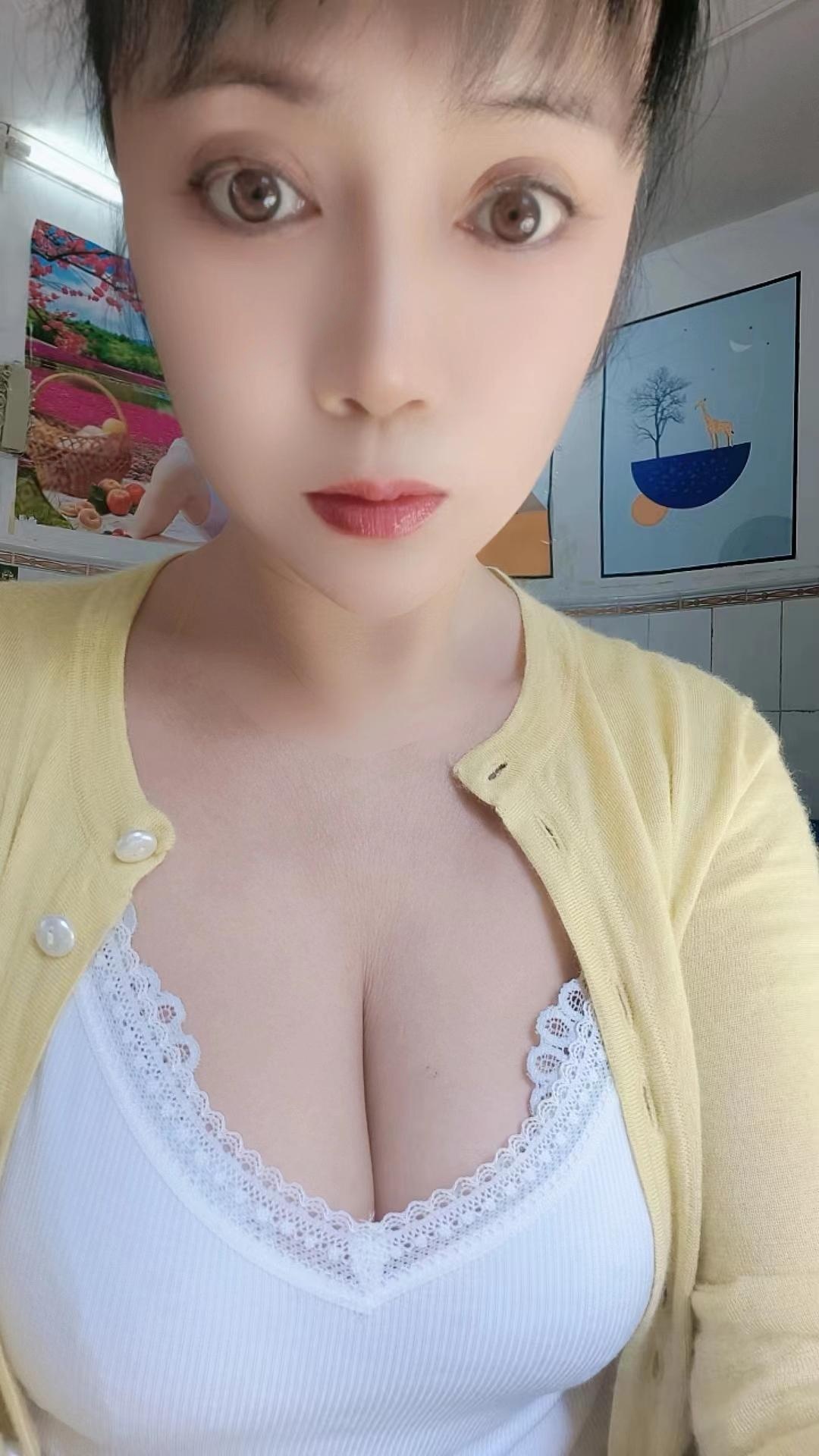 大胸芹芹
