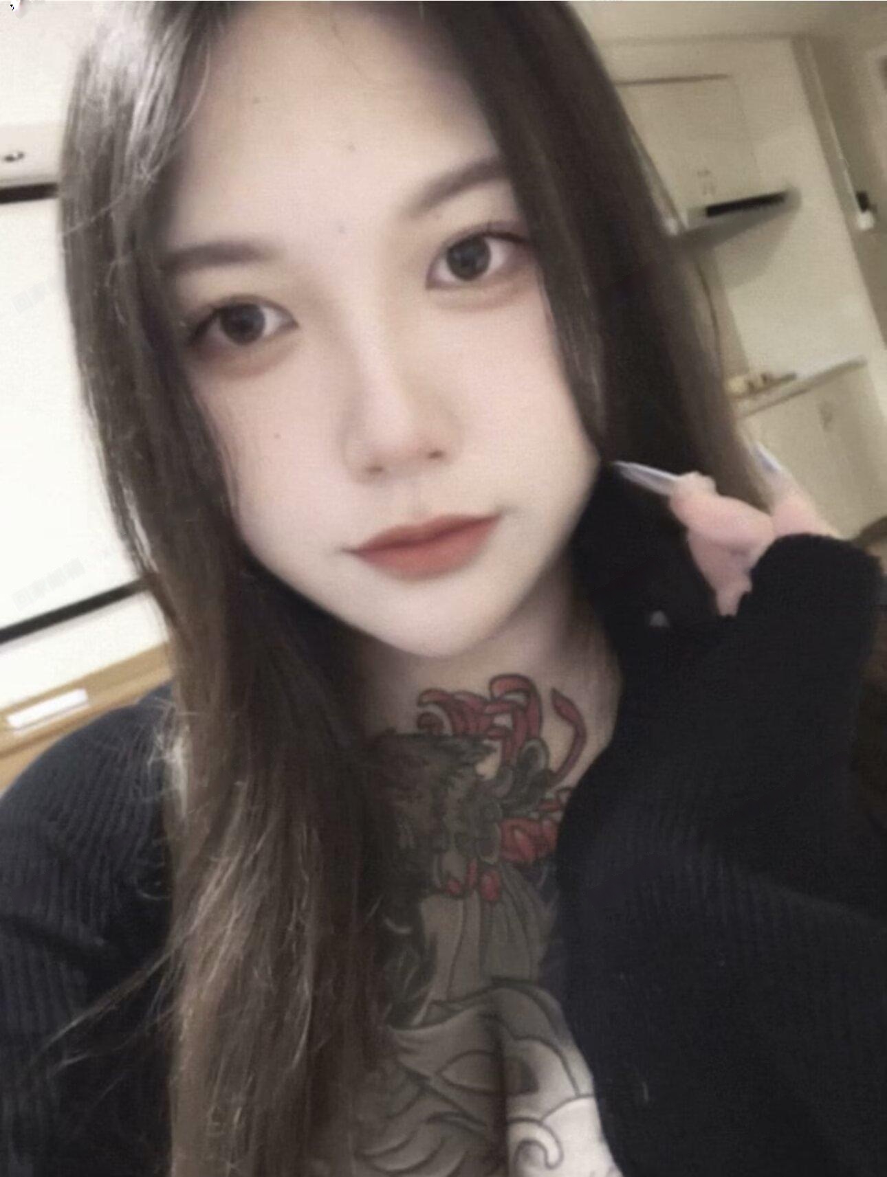 00后纹身大奶妹