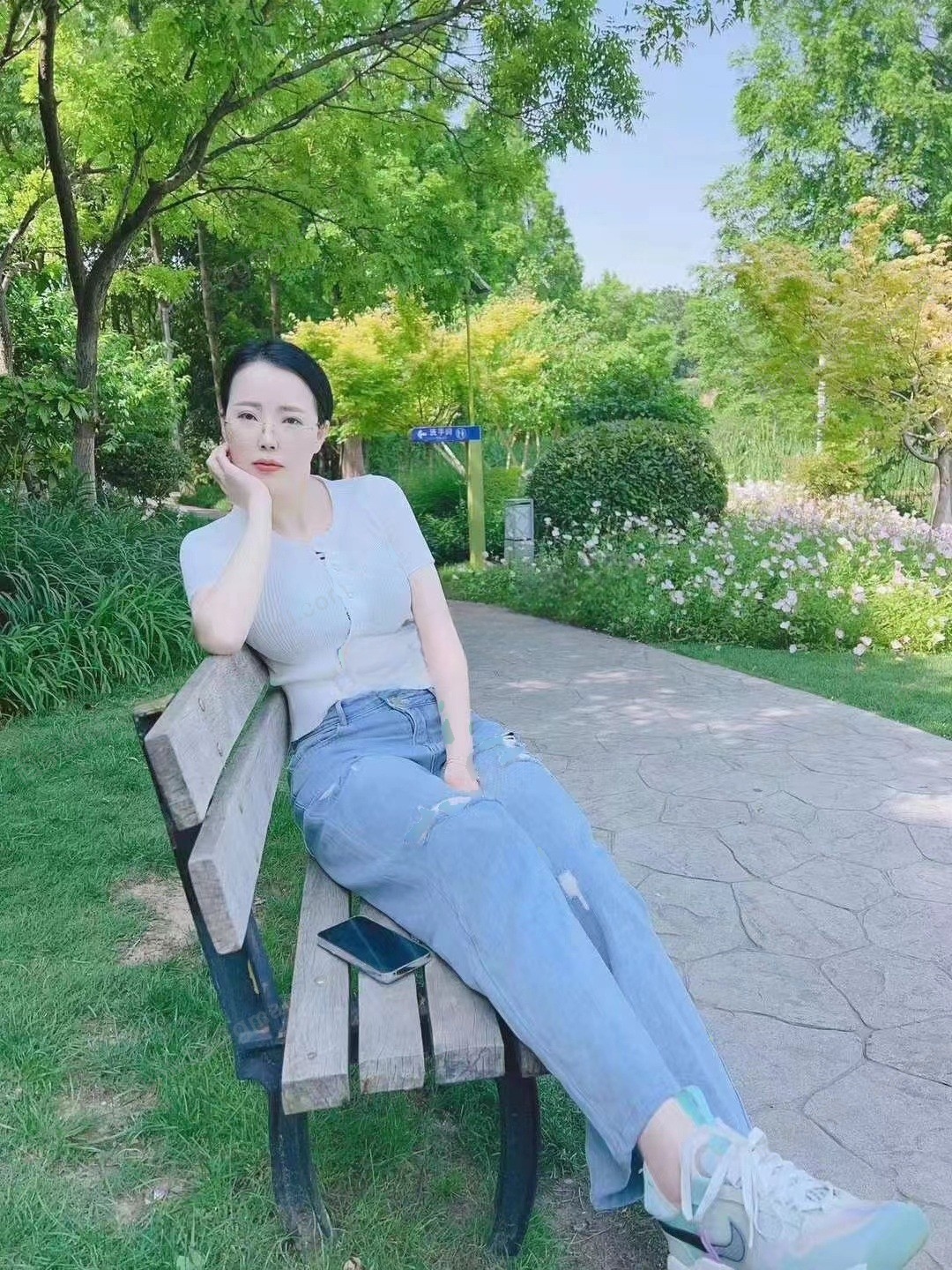 园区黑丝服务系妹子
