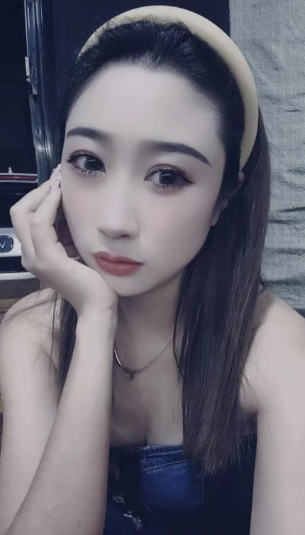 小美妇越秀依娜