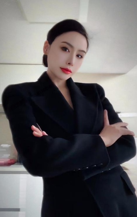 东站大长腿妹子