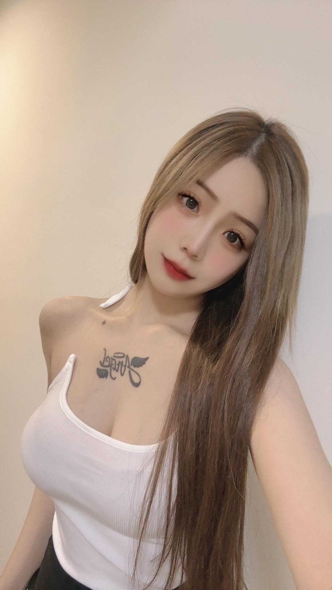 巨乳长腿小姐姐