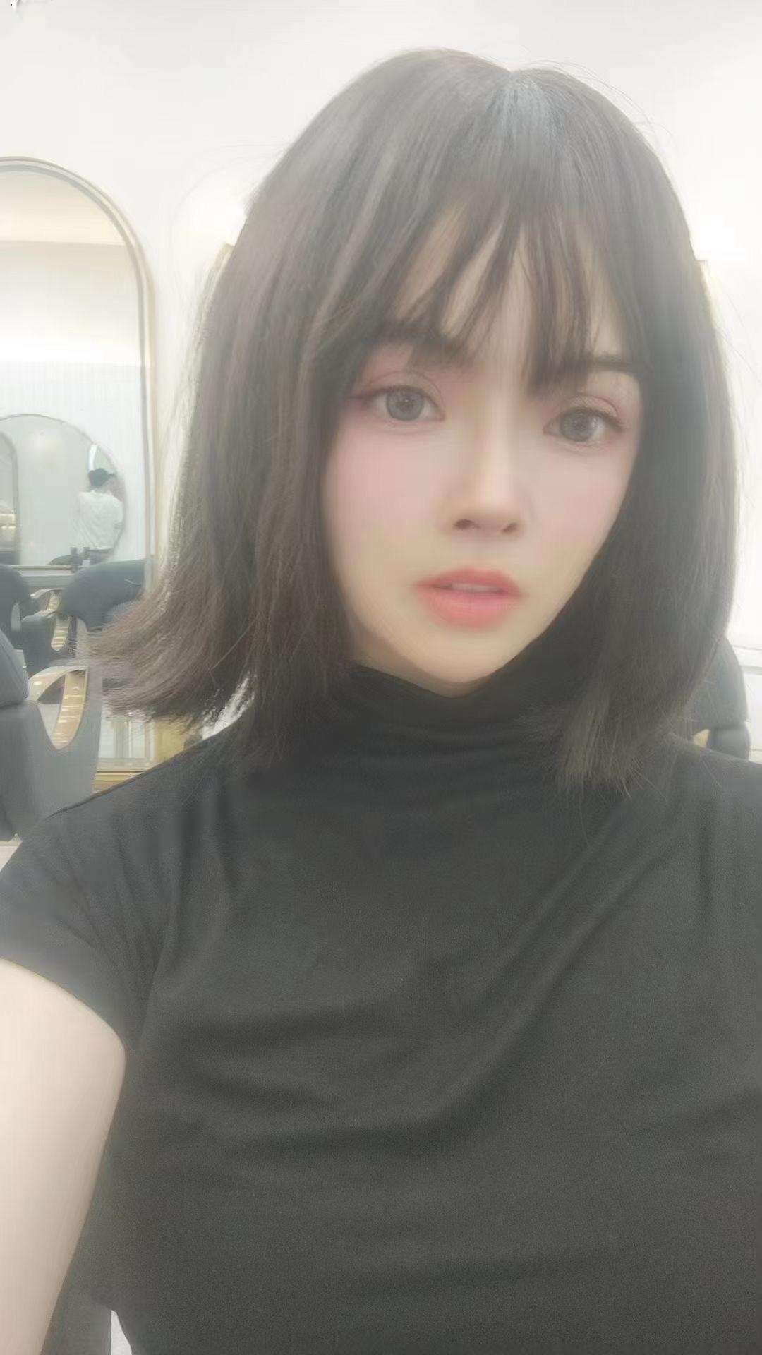 爱瑜伽的美少女萝莉朵儿，水多配合