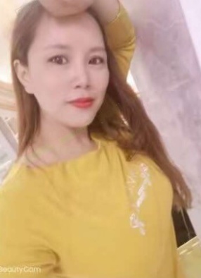 大悦城做快餐的熟女