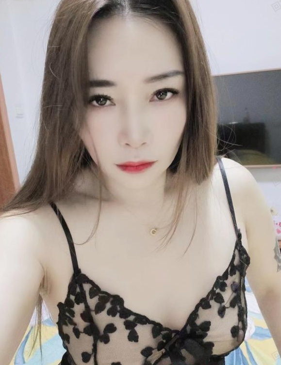 大屁股黑丝少妇