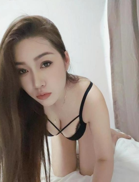 骚逼喷水小美妞