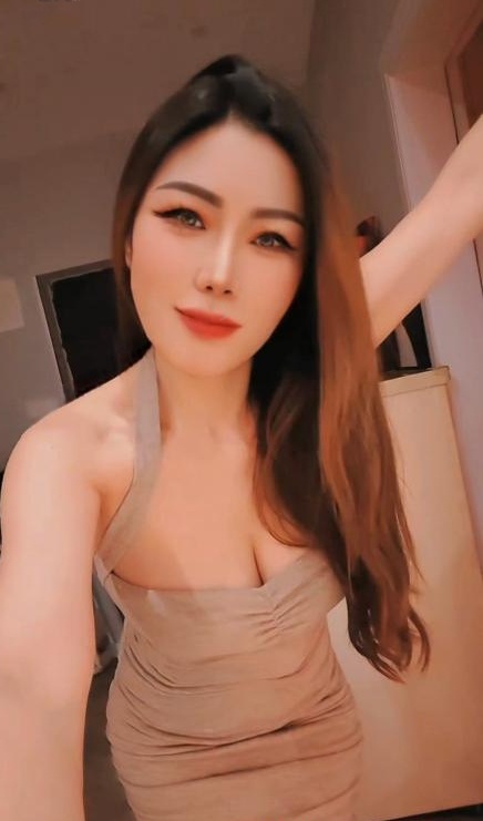 体验御姐红唇