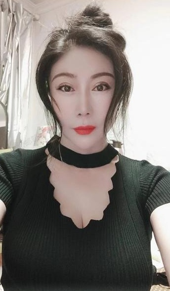 油坊桥大胸美女