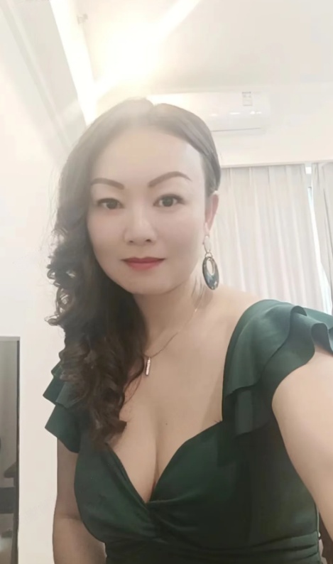气质熟女笑笑