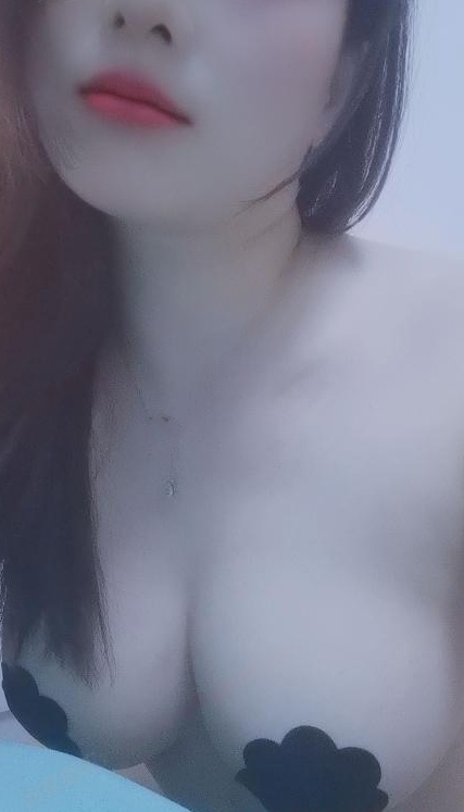 妩媚动人的小姐姐