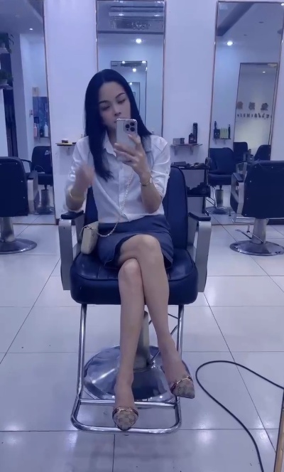 OL风格美女老师