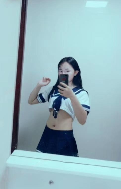 裕华娇嫩小姐姐