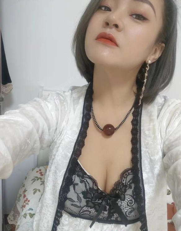 罗湖兼职短发御姐