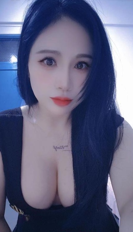 文静且胸大漂亮易宝