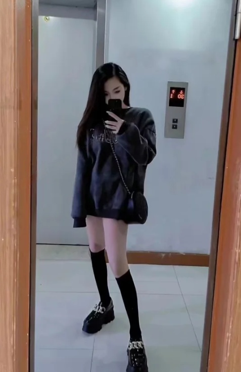 勤州区粉乳翘臀美少女